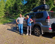 07 Con l'amico Ugo Midali che ci ha portato in jeep-navetta da Carona alla diga del Lago di Fregabolgia